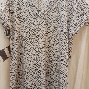 HEIMISH USA‎ Black and White Dotted Short Sleeve Top
